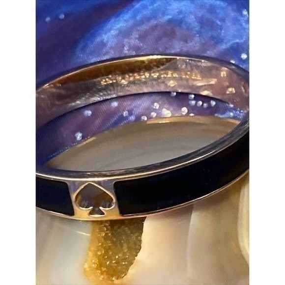 EUC Kate Spade Punched out Spade Black/Goldtone Hinged Bangle Bracelet size 6.75 - Picture 5 of 12